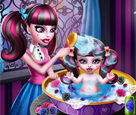 Monster High Bebeği Yıkama